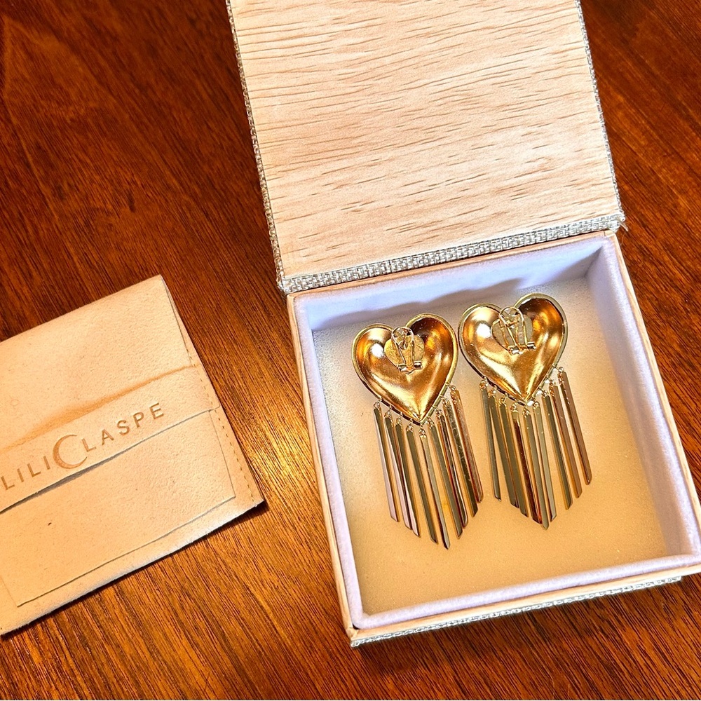 Gold Heart Fringe Drop Earrings - Elegant Statement Jewelry - Picture 3 of 8